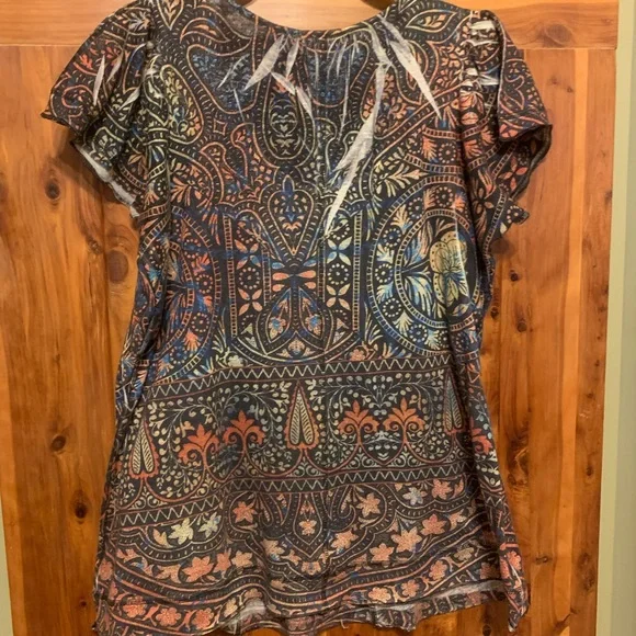 Live and Let Live Petite Top - Picture 2 of 7